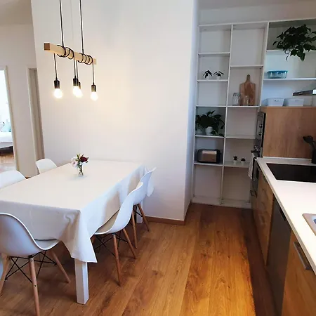 Spacious 3 Center