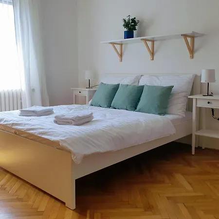 Spacious 3 Center